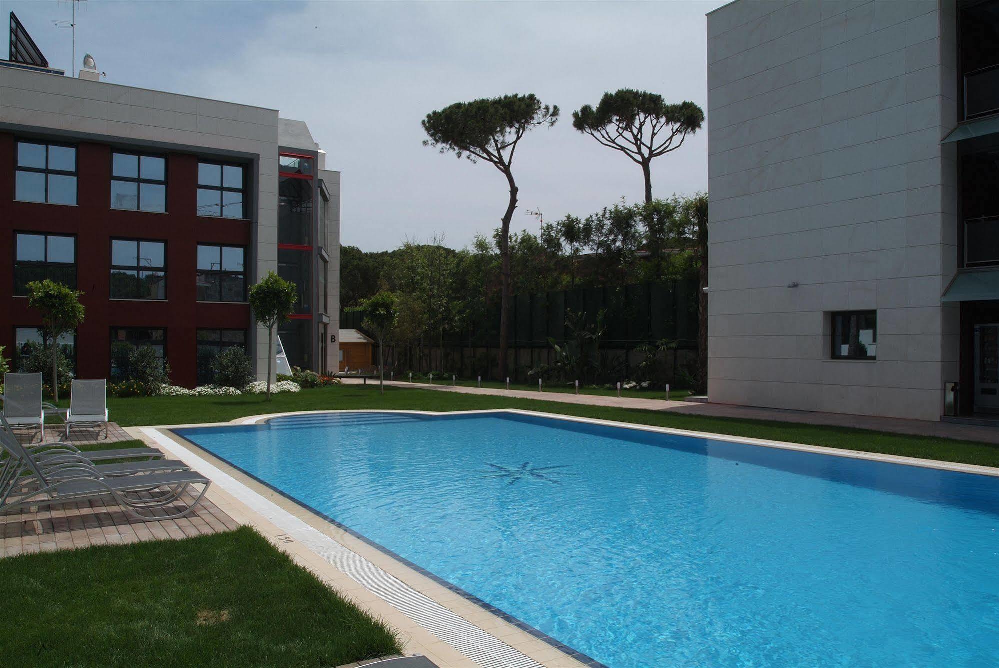 Apartamentos Royal Marina Gardens Castelldefels Exterior foto